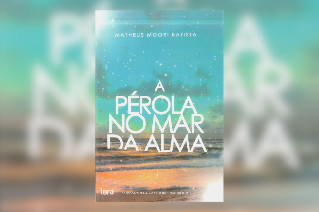 capa do livro "A pérola no mar da alma" com imagem de mar e tons de azul e laranja