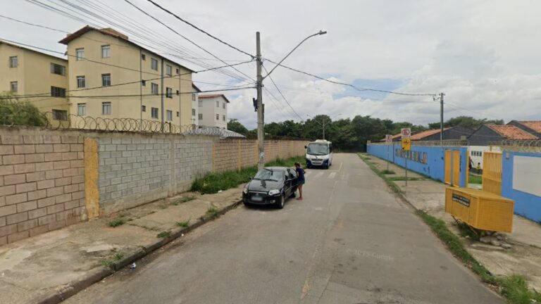 Homem sem documentos é morto a tiros em frente a escola em Betim - Foto: Reprodução/Google Street View