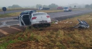 Três pessoas morrem em acidente entre carros na BR-153, em Frutal - Foto: Divulgação/Corpo de Bombeiros