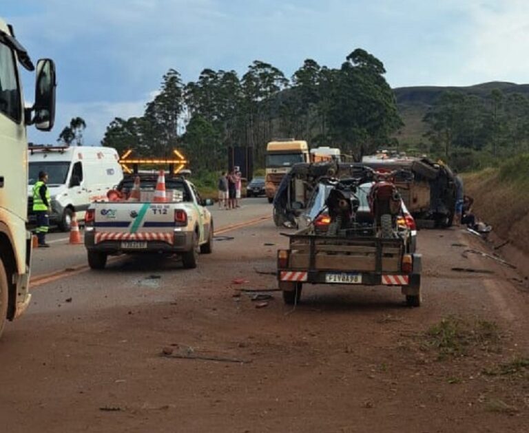 Cinco pessoas ficam feridas após carro capotar na BR-040, em Nova Lima - Foto: Reprodução/Redes Sociais