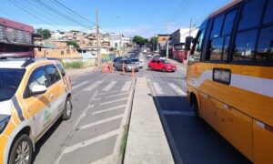 Caminhão atinge poste e deixa 50 pessoas sem luz em Venda Nova, em BH - Foto: Divulgação/BHTrans