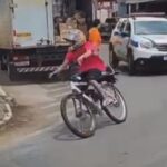 Adolescente foge da PM de bicicleta motorizada, cai e é apreendido em Pitangui - Foto: Redes Sociais