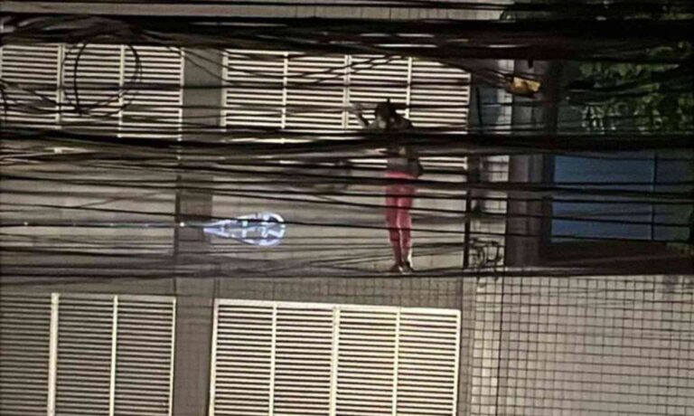 Homem tenta furtar fios, fica quatro horas sobre poste e desce após pedir lanche - Foto: Reprodução/ Redes Sociais