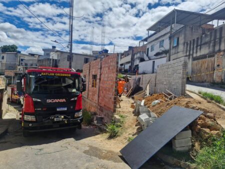 Homem morre soterrado durante obra em Contagem - Foto: Divulgação/CBMMG