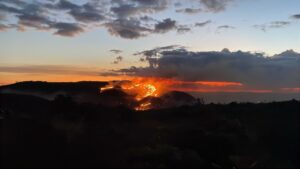 Incêndio de grandes proporções atinge Serra da Calçada, em Brumadinho - Foto: Divulgação/CBMMG