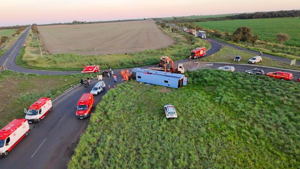 Motorista de ônibus que causou acidente na MG-223, em Araguari, é indiciado por 12 mortes - Foto: Divulgação/Redes Sociais