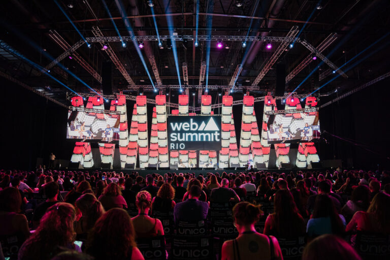 Softex aposta em dados e expansão global no Web Summit Rio