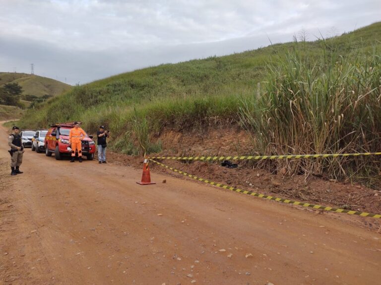 Corpo de mulher é encontrado em chamas em estrada de Governador Valadares - Foto: Divulgação/CBMMG
