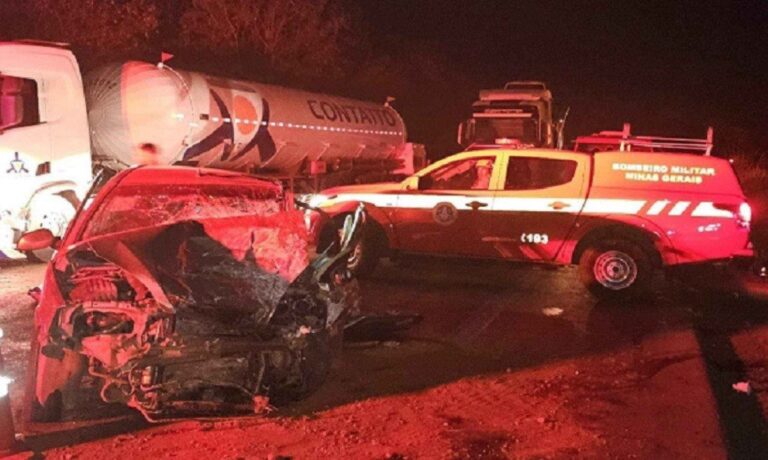 Mãe morre e deixa dois filhos feridos após invadir contramão na BR-251 - Foto: Divulgação/ CBMMG