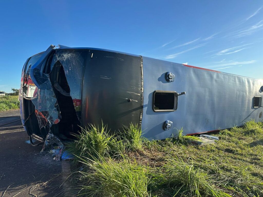 Sobe para dez, o número de mortos, em acidente com ônibus no Triângulo mineiro - Foto: Divulgação/ CBMMG