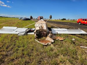 Duas pessoas ficam feridas após aeronave estourar pneu no Aeroporto de Araguari - Foto: Divulgação/CBMMG
