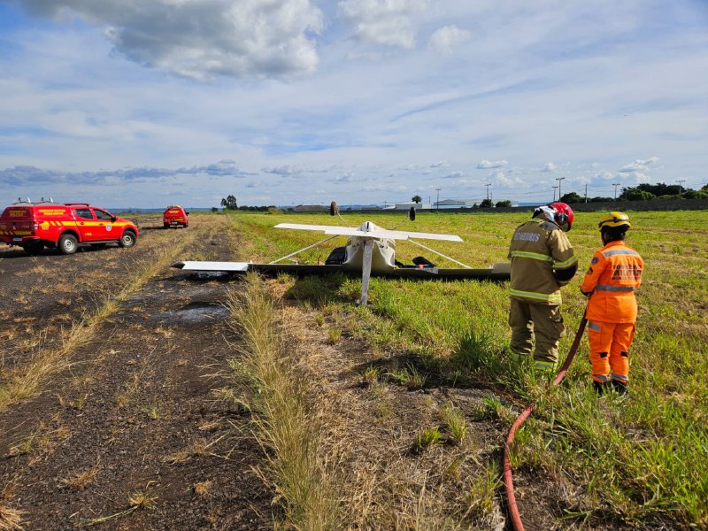 Duas pessoas ficam feridas após aeronave estourar pneu no Aeroporto de Araguari 1 Duas pessoas ficam feridas após aeronave estourar pneu no Aeroporto de Araguari - Foto: Divulgação/CBMMG