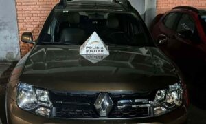 Polícia Militar recupera carro roubado e prende dois suspeitos em BH - Foto: Divulgação/ PMMG