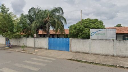 Adolescentes são suspeitos de incendiar escola no interior de Minas - Foto: Reprodução/Google Street View