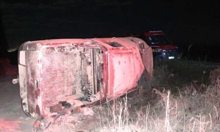 Acidente com caminhonete deixa um morto e outro ferido na MG-170, em Arcos - Foto: Corpo de Bombeiros/Divulgação
