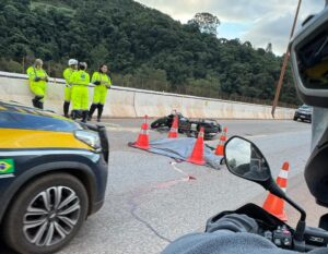 Motociclista morre em acidente com carro na BR-040, em Nova Lima - Foto: Reprodução/Redes Sociais