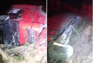 Acidente com caminhão carregado com gado na BR-251, na Serra de Francisco Sá - Foto: Reprodução/Redes Sociais