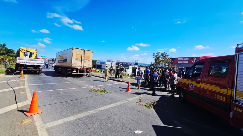 Motociclista morre após acidente com caminhão em Montes Claros 1 Motociclista morre após acidente com caminhão em Montes Claros - Foto: Divulgação/CBMMG