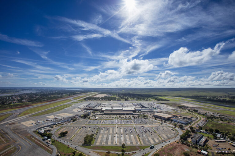 Avião que saiu de BH faz pouso de emergência no Aeroporto de Brasília - Foto: Bento Viana/Divulgação