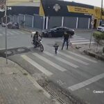 Criança é atropelada por moto na contramão no bairro Dona Clara, em BH - Foto: Reprodução