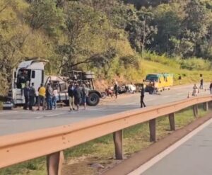 Acidentes interditam diferentes pontos da BR-381, na Grande BH - Foto: Reprodução/Redes Sociais