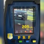 Motorista tem carteira suspensa após ser flagrado a mais de 200 km/h em rodovia de MG - Foto: Divulgação/PRF