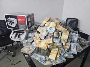 Meio milhão de reais em espécie é apreendido com dupla em BH - Foto: Divulgação/Polícia Federal