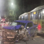 Carro bate em poste e complica trânsito na Avenida Antônio Carlos, em BH - Foto: Reprodução