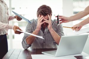 Governo adia nova regra sobre saúde mental no trabalho
