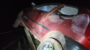 Mulher morre após acidente com carro em estrada rural de MG - Foto: Corpo de Bombeiros/Divulgação