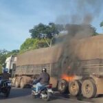 Caminhão pega fogo e motorista fica ferido após pneu estourar no Anel Rodoviário, em BH - Foto: Reprodução/Redes Sociais