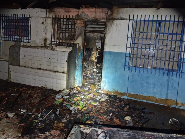 Adolescentes são suspeitos de incendiar escola no interior de Minas Gerais - Foto: Divulgação/CBMMG