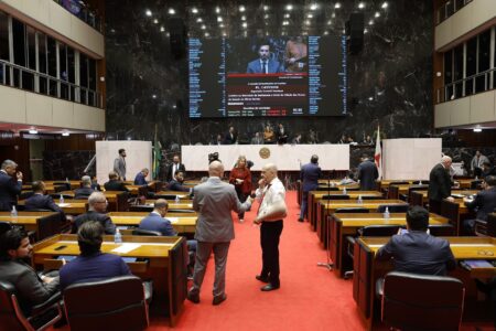 ALMG aprova reajuste de servidores da educação - Foto: Guilherme Dardanhan/ALMG