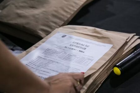 Operação da Polícia Civil mira 12 integrantes do Comando Vermelho e cumpre mandados em BH - Foto: Divulgação/PCMG