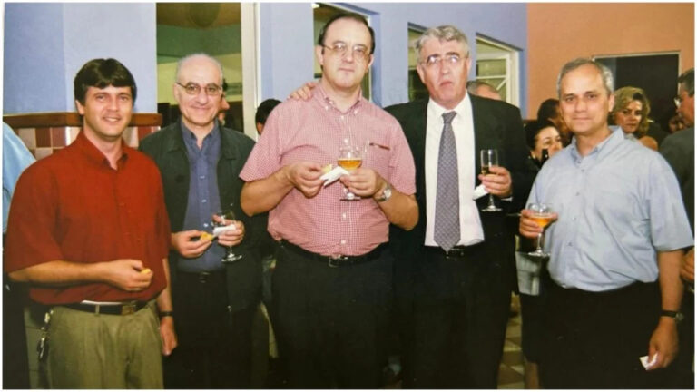 Papa Leão XIV bebendo cerveja em BH viraliza nas redes sociais - Foto: Reprodução/Redes Sociais