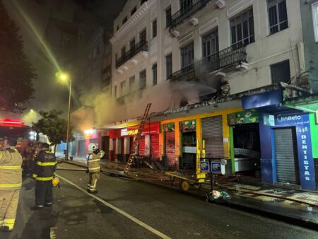 Após incêndio, sacolão no Centro de BH é interditado pela Defesa Civil - Foto: Divulgação/Corpo de Bombeiros