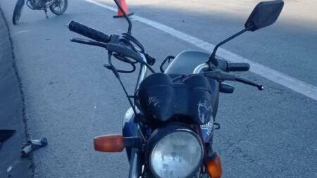 Motociclista morre e pedestre fica gravemente ferido após atropelamento na BR-262, em Nova Serrana - Foto: Divulgação/PRF