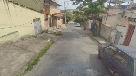 Homem é morto com tiros na cabeça no bairro Paulo VI, em BH - Foto: Reprodução/Google Street View