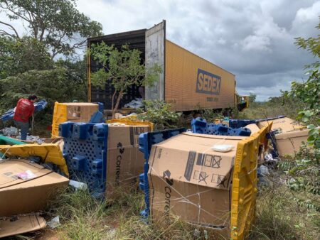 PF combate grupo que saqueava caminhões dos Correios e Mercado Livre na BR-251 - Foto: Divulgação/PFMG