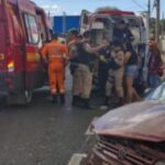 Duas crianças são arremessadas de carro após acidente com ambulância do Samu em Araguari - Foto: Divulgação/CBMMG