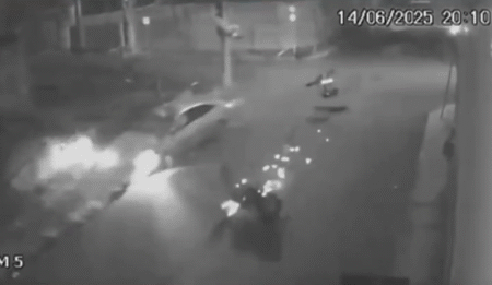 Motociclista é lançado contra poste e morre após acidente no bairro Padre Eustáquio, em BH - Foto: Reprodução/Redes Sociais