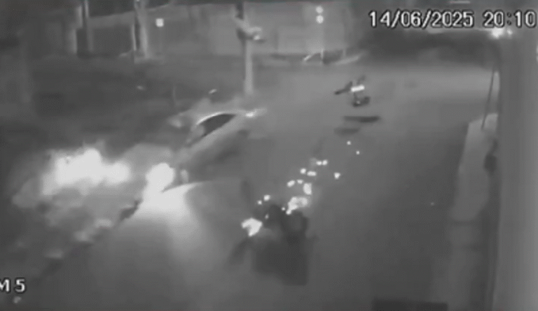 Motociclista é lançado contra poste e morre após acidente no bairro Padre Eustáquio, em BH - Foto: Reprodução/Redes Sociais