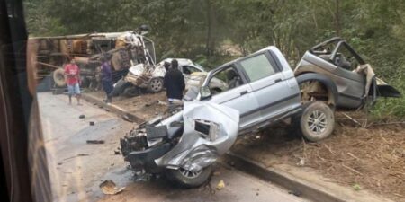 Acidente entre caminhão e carro deixa um morto e vários feridos na BR-381 - Foto: Reprodução