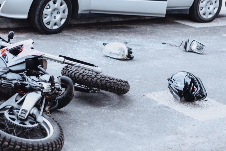 Homem fica gravemente ferido ao ‘dar grau’ de moto na BR-040, em Ribeirão das Neves - Foto: Divulgação/Depositphotos/Ilustrativo