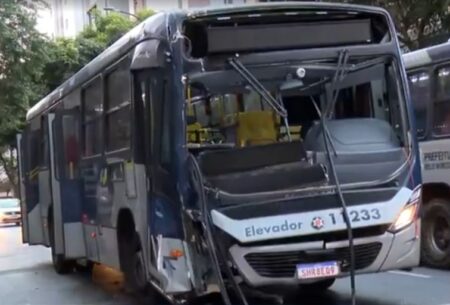 Acidente entre dois ônibus deixa nove feridos no Centro de Belo Horizonte - Foto: Reprodução/TV Globo