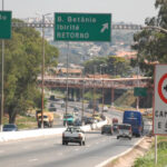 Caminhões que trafegarem na faixa da esquerda do Anel Rodoviário serão multados - Foto: Reprodução/Anel Rodoviário