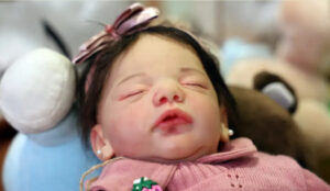 Homem agride bebê de 4 meses após confundi-la com boneca reborn em BH - Foto: Reprodução