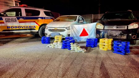 Polícia prende três pessoas e apreende drogas avaliados em R$ 750 mil na Grande BH - Foto: Divulgação/PMRv
