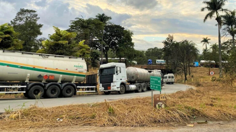 Distribuidora atende reivindicações e greve dos caminhoneiros é encerrada em Betim - Foto: Divulgação/Sindtanque-MG