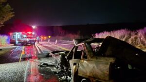 Motorista morre carbonizado em batida entre carro e dois caminhões na BR-153 em Prata - Foto: Divulgação/Corpo de Bombeiros